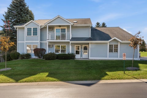 Photo of 621 Barrington Ct, West Bend, WI 53095 (MLS # 1985838)