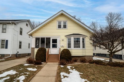 Photo of 2418 71st St, Kenosha, WI 53143 (MLS # 1950325)