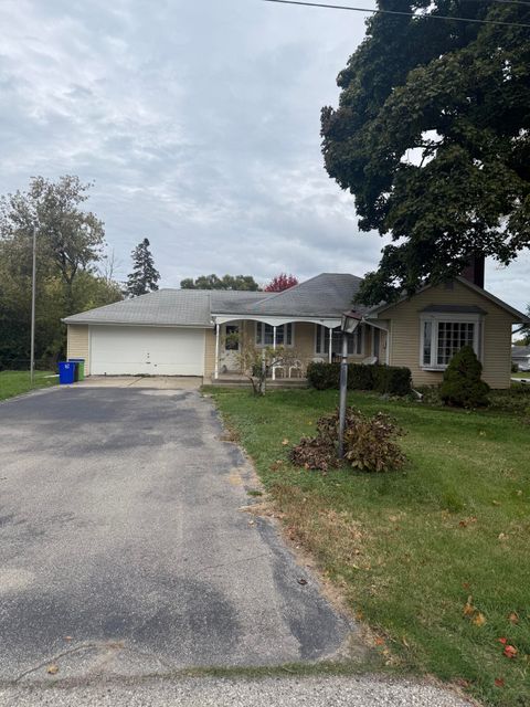 Photo of 15330 Mt Vernon Ave, Brookfield, WI 53005 (MLS # 1944257)