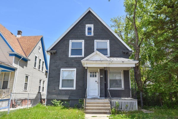 2932 N HOLTON ST UPPR, MILWAUKEE, WI 53212 - Image 82a7671eba82b135e69e09da95d2eac3/175220830