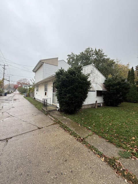 Photo of 6184 N 39th St, Milwaukee, WI 53209 (MLS # 1986219)