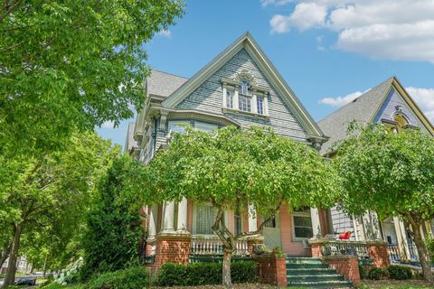 Photo of 2932 W McKinley Blvd, Milwaukee, WI 53208 (MLS # 1927248)