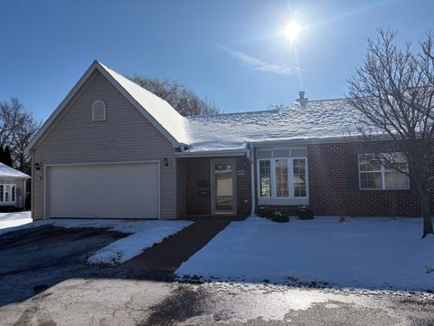 Photo of 5228 S Hidden Dr, Greenfield, WI 53221 (MLS # 1947551)
