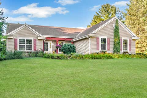 Photo of 1402 Amys Pl, Farmington, WI 53090 (MLS # 1974663)