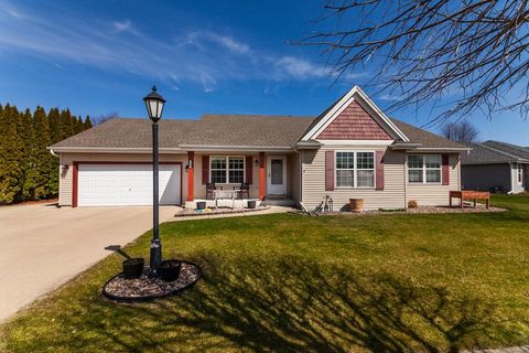 Photo of 1189 Mockingbird Dr, Oconomowoc, WI 53066 (MLS # 1956985)