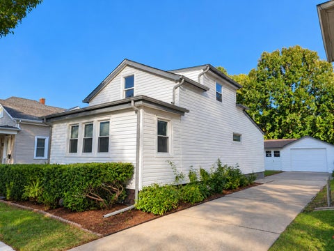 Photo of 1437 Park Ave, Racine, WI 53403 (MLS # 1983192)