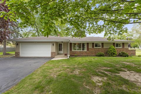 Photo of W173S7150 Grove St, Muskego, WI 53150 (MLS # 1962632)