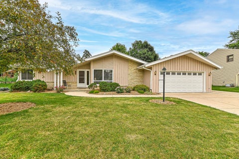 Photo of 1940 S Park Wood Ln, New Berlin, WI 53151 (MLS # 1926493)