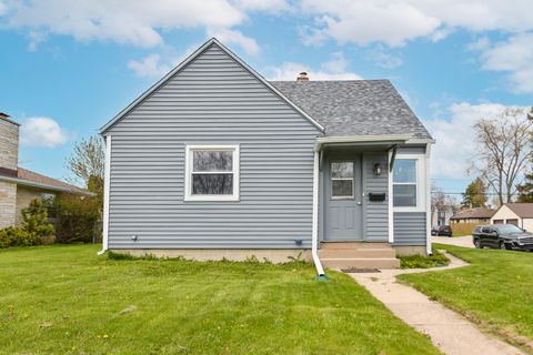 Photo of 700 Marion Ave, South Milwaukee, WI 53172 (MLS # 1960595)