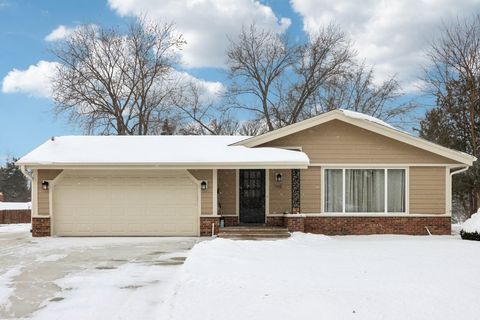 Photo of 901 Anton Rd, Hartland, WI 53029 (MLS # 1948329)