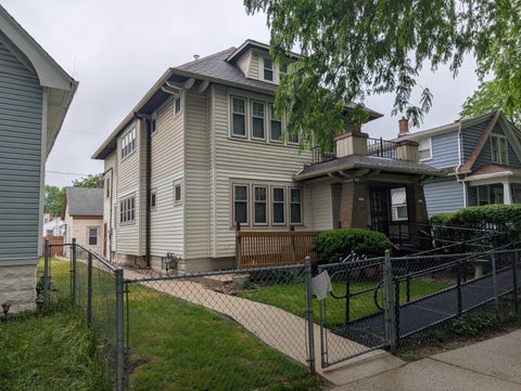 Photo of 3163-3165 N 39th St, Milwaukee, WI 53216 (MLS # 1966074)