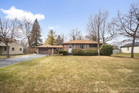 Photo of 5333 S 28th St, Greenfield, WI 53221 (MLS # 1952639)