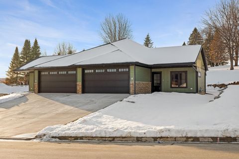 Photo of 4043 Brooke Elizabeth Dr, Onalaska, WI 54650 (MLS # 1946550)