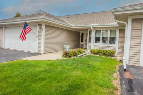 Photo of 7222 W Mequon Square Dr, Mequon, WI 53092 (MLS # 1960940)