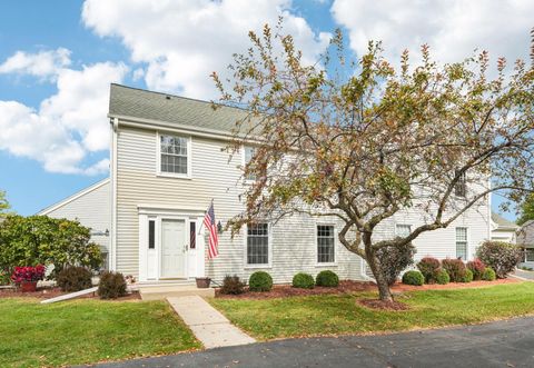 Photo of 12533 N Woodberry Dr, Mequon, WI 53092 (MLS # 1938425)