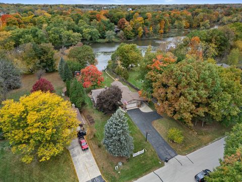 Photo of 3410 Shorewood Dr, Caledonia, WI 53404 (MLS # 1940322) Photo of 3410 Shorewood Dr, Caledonia, WI 53404 (MLS # 1940322)