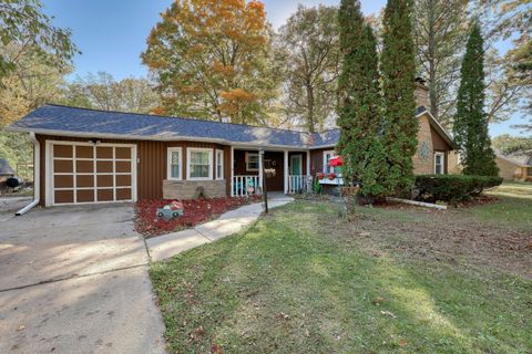 Photo of 11031 W Ruby Ave, Wauwatosa, WI 53225 (MLS # 1948364)