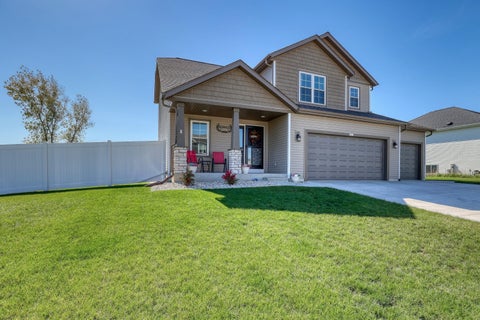 Photo of 1421 Beacon Dr, Watertown, WI 53098 (MLS # 1983713)