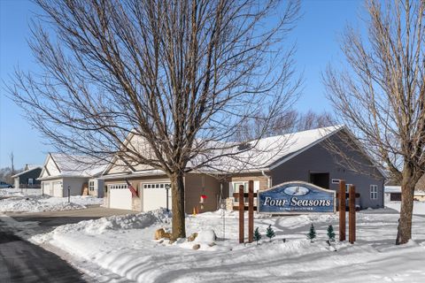 Photo of 116 Four Seasons Ln, Kewaskum, WI 53040 (MLS # 1945514)