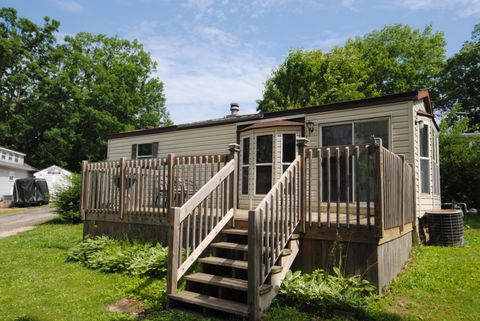 Photo of W5229 Surfwood Dr, La Grange, WI 53121 (MLS # 1957434)