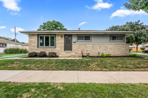 Photo of 7306 W River Bend Dr, Milwaukee, WI 53219 (MLS # 1981024)