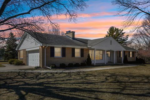Photo of 15865 Burleigh Blvd, Brookfield, WI 53005 (MLS # 1953357)