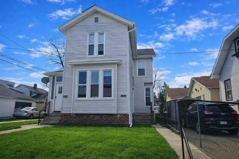 Photo of 815 13th St, Racine, WI 53403 (MLS # 1955944)