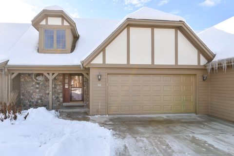 Photo of 655 Machenry Cir, Brookfield, WI 53045 (MLS # 1945238)