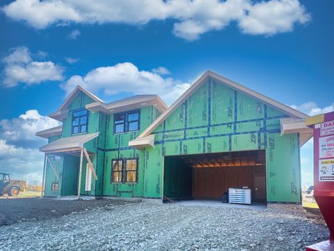 N66W21075 Sweet Clover Dr, Menomonee Falls, WI 53051 - #: 1938598