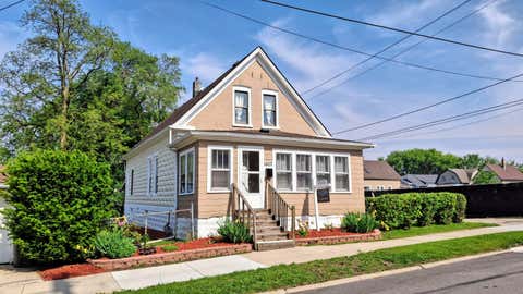 Photo of 1607 13th Ave, South Milwaukee, WI 53172 (MLS # 1920859)