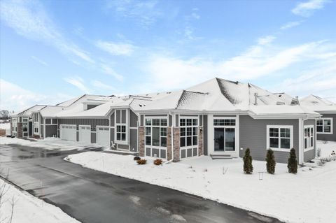 880 S Verona Cir, Grafton, WI 53024 - #: 1912049