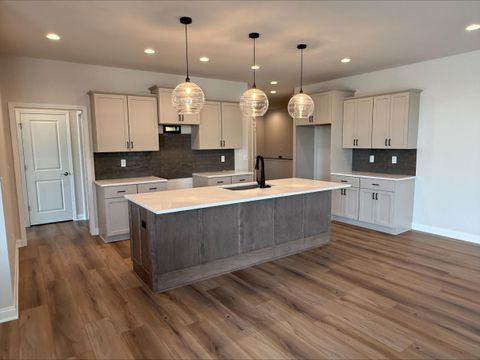 880 S Verona Cir, Grafton, WI 53024 - #: 1912049