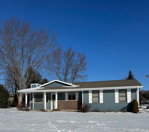 Photo of W196N16501 Hawthorn Dr, Jackson, WI 53037 (MLS # 1948799)