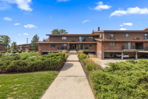 Photo of 4035 S 84th St, Greenfield, WI 53228 (MLS # 1979002)