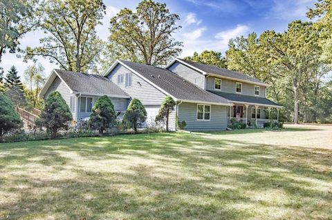 Photo of 12122 28th Ave, Pleasant Prairie, WI 53158 (MLS # 1937980)