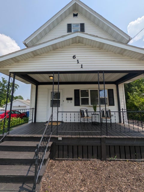 Photo of 611 S 8th St, Watertown, WI 53094 (MLS # 1972260)