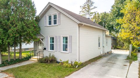 Photo of 1632 S 14th St, Sheboygan, WI 53081 (MLS # 1939814)