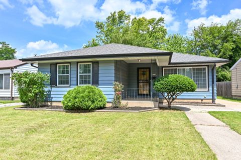 Photo of 2214 W Rohr Ave, Milwaukee, WI 53209 (MLS # 1926038)