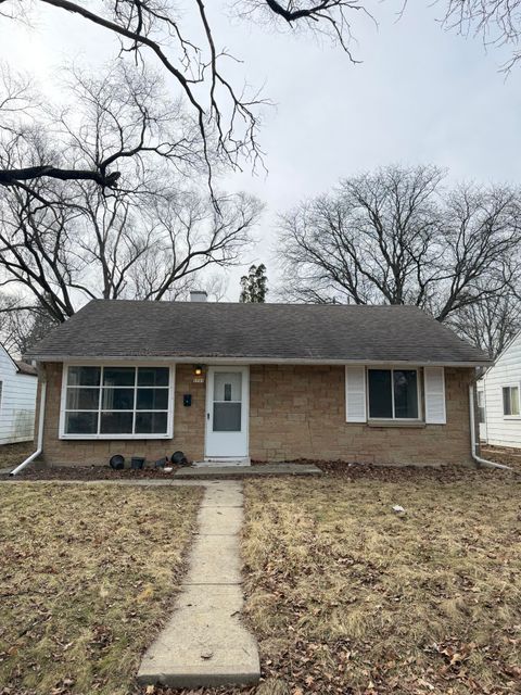 Photo of 5791 N 32nd St, Milwaukee, WI 53209 (MLS # 1952311)