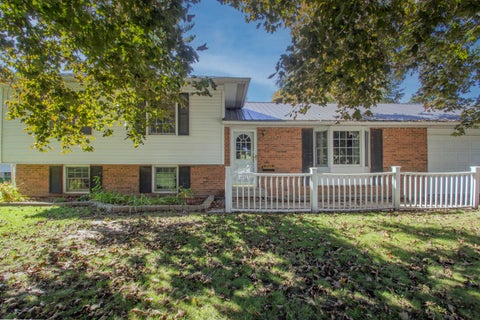 Photo of 310 S Concord Ave, Watertown, WI 53094 (MLS # 1983787)