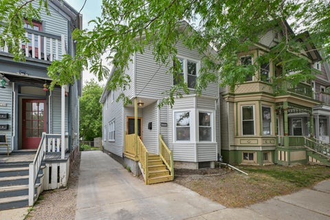 Photo of 1711 N Astor St, Milwaukee, WI 53202 (MLS # 1972349)