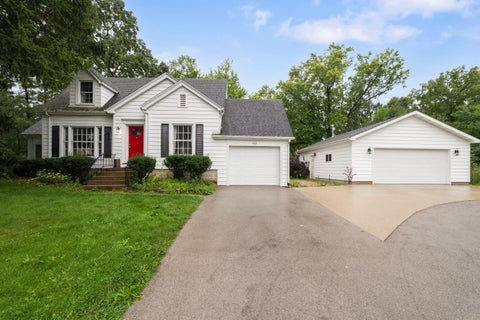 Photo of 4821 W Elmdale Rd, Mequon, WI 53092 (MLS # 1979301)