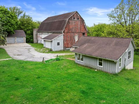 Photo of 794 Emerald Dr, Erin, WI 53027 (MLS # 1954261)