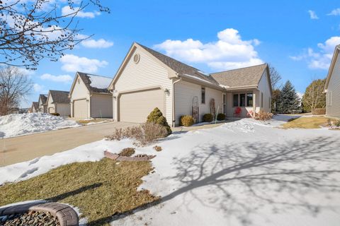 Photo of N162W20330 Butternut Ln, Jackson, WI 53037 (MLS # 1949410)