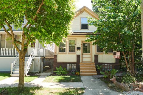 Photo of 1601 E Bradford Ave, Milwaukee, WI 53211 (MLS # 1927646)