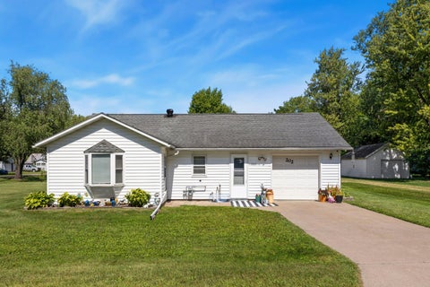Photo of 202 Center St E, Rockland, WI 54653 (MLS # 1980045)