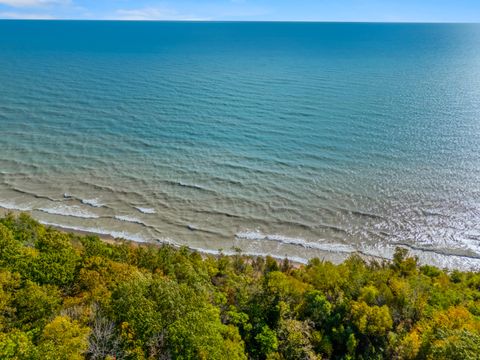 Photo of 13600 N Lake Shore Dr, Mequon, WI 53092 (MLS # 1951865)