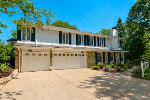 Photo of 16420 Tia Ct, Brookfield, WI 53005 (MLS # 1977550)