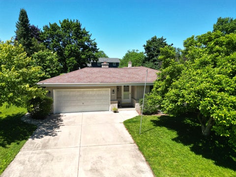 Photo of 10520 W Monastery Dr, Franklin, WI 53132 (MLS # 1969149)
