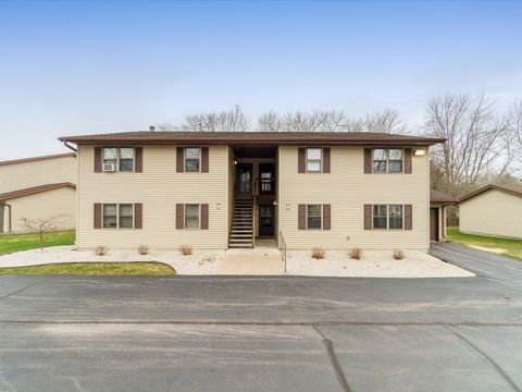 Photo of 910 E Cedar Ave, Manitowoc, WI 54220 (MLS # 1957834)